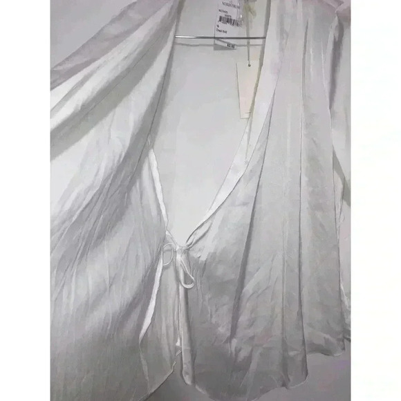 Vici x Fate Satin Wrap Blouse White Size M NO BELT - Picture 4 of 12